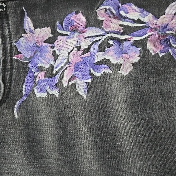 WHITE HOUSE BLACK MARKET THE SKINNY ANKLE FLORAL EMBROIDERED MID RISE JEANS OS - Picture 9 of 10